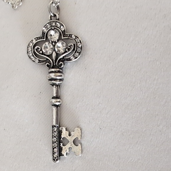 Key Necklace - Picture 4 of 10